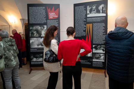 otvoritev razstave plamen upanja v Postojnski jami (29)